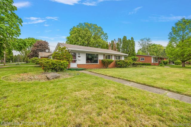 32038 PEMBROKE Street, Livonia, MI 48152