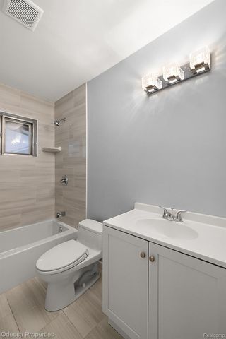 32038 PEMBROKE Street, Livonia, MI 48152