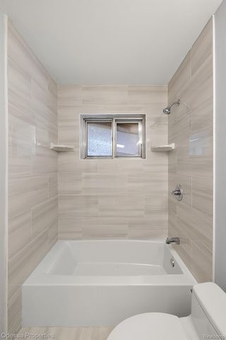 32038 PEMBROKE Street, Livonia, MI 48152