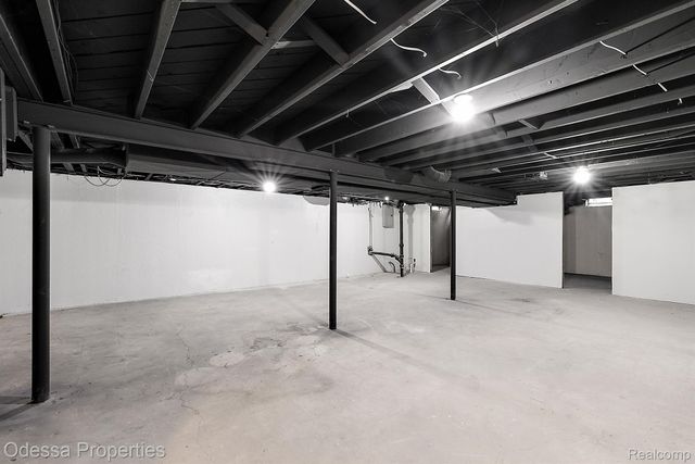 32038 PEMBROKE Street, Livonia, MI 48152