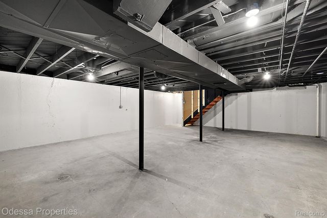 32038 PEMBROKE Street, Livonia, MI 48152