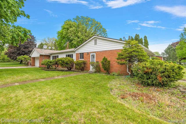 32038 PEMBROKE Street, Livonia, MI 48152
