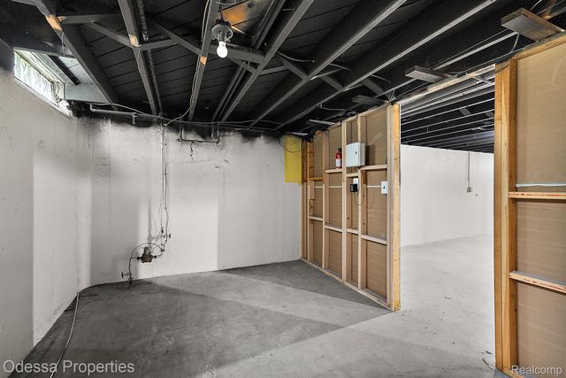 32038 PEMBROKE Street, Livonia, MI 48152
