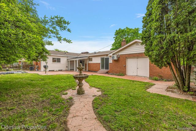 32038 PEMBROKE Street, Livonia, MI 48152