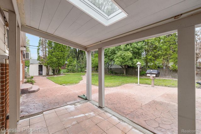 32038 PEMBROKE Street, Livonia, MI 48152