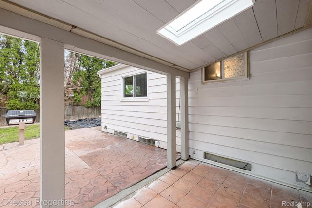 32038 PEMBROKE Street, Livonia, MI 48152