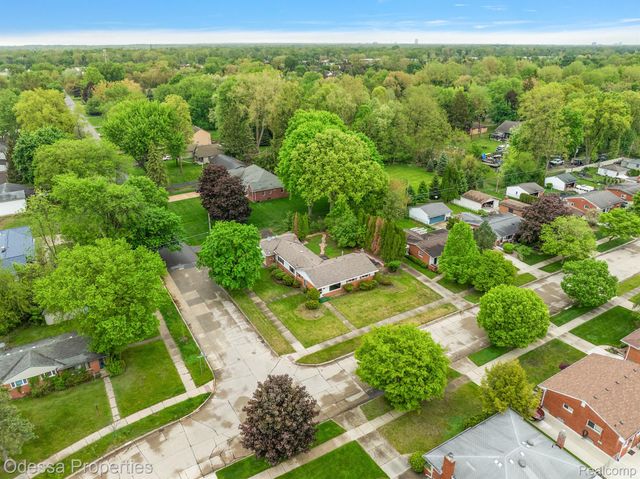 32038 PEMBROKE Street, Livonia, MI 48152