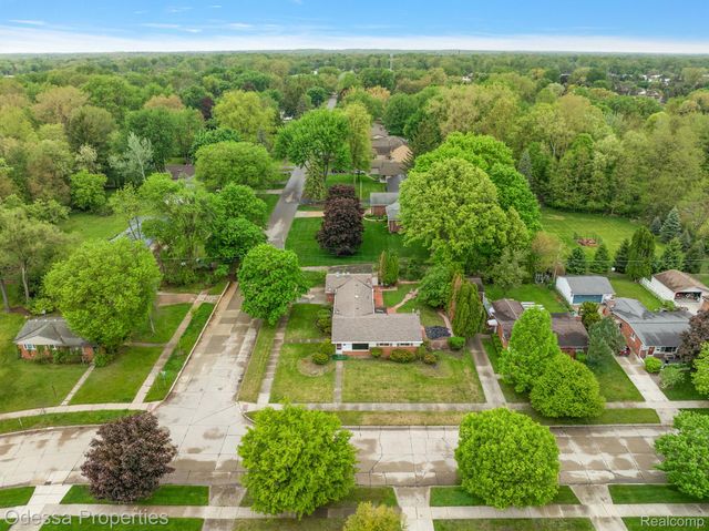 32038 PEMBROKE Street, Livonia, MI 48152