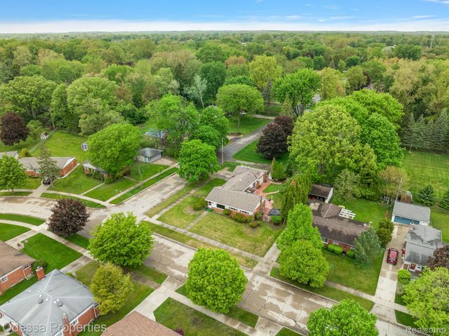 32038 PEMBROKE Street, Livonia, MI 48152