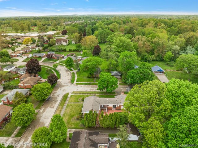 32038 PEMBROKE Street, Livonia, MI 48152
