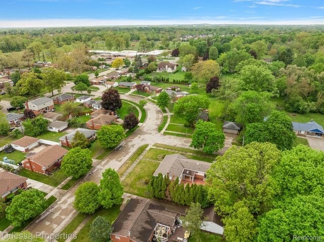 32038 PEMBROKE Street, Livonia, MI 48152