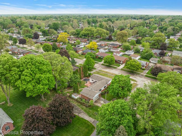 32038 PEMBROKE Street, Livonia, MI 48152