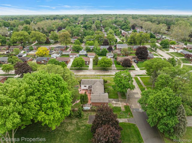 32038 PEMBROKE Street, Livonia, MI 48152