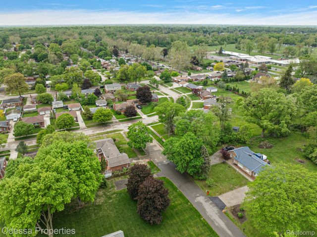 32038 PEMBROKE Street, Livonia, MI 48152