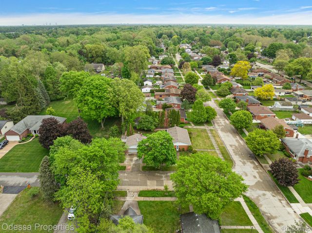 32038 PEMBROKE Street, Livonia, MI 48152