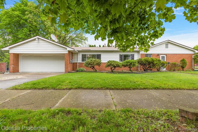 32038 PEMBROKE Street, Livonia, MI 48152
