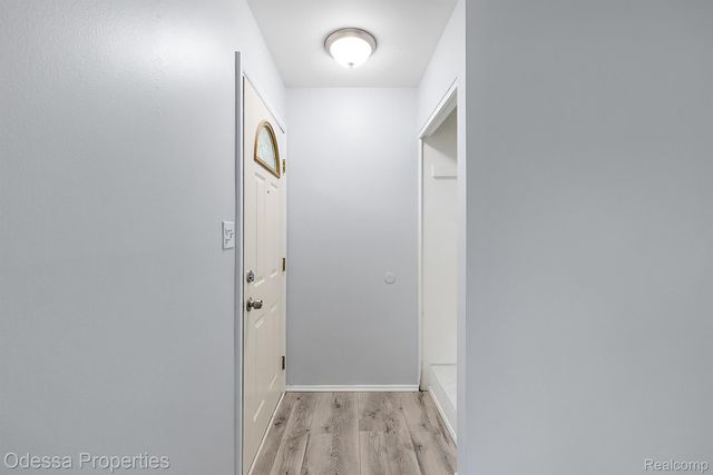 32038 PEMBROKE Street, Livonia, MI 48152
