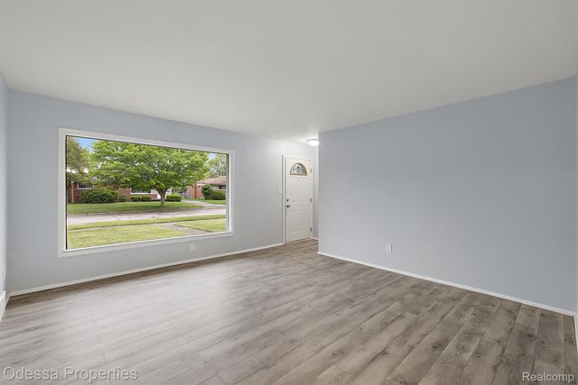 32038 PEMBROKE Street, Livonia, MI 48152