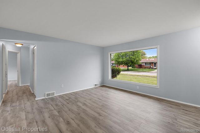 32038 PEMBROKE Street, Livonia, MI 48152