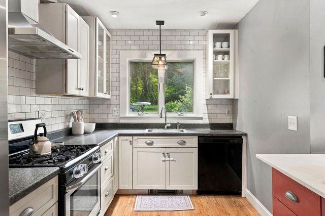 746 Dighton Ave, Taunton, MA 02780