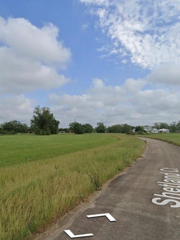 224 Shetland Court, Angleton, TX 77515