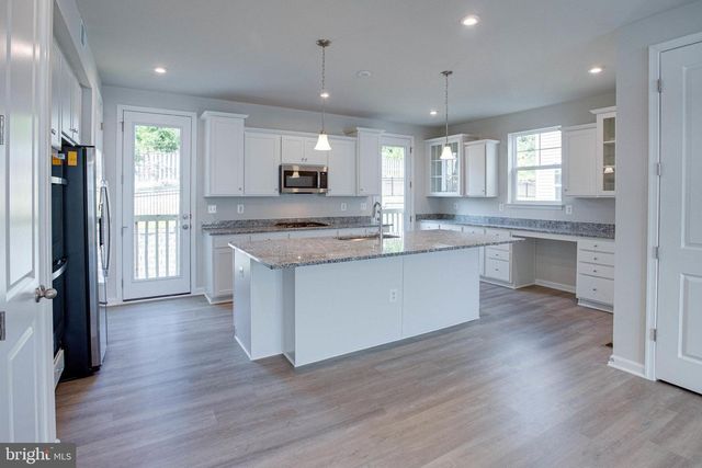 18297 SUMMIT POINTE DR, Triangle, VA 22172