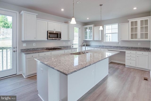 18297 SUMMIT POINTE DR, Triangle, VA 22172