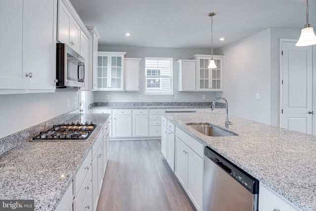 18297 SUMMIT POINTE DR, Triangle, VA 22172