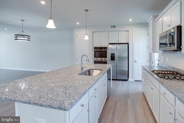 18297 SUMMIT POINTE DR, Triangle, VA 22172