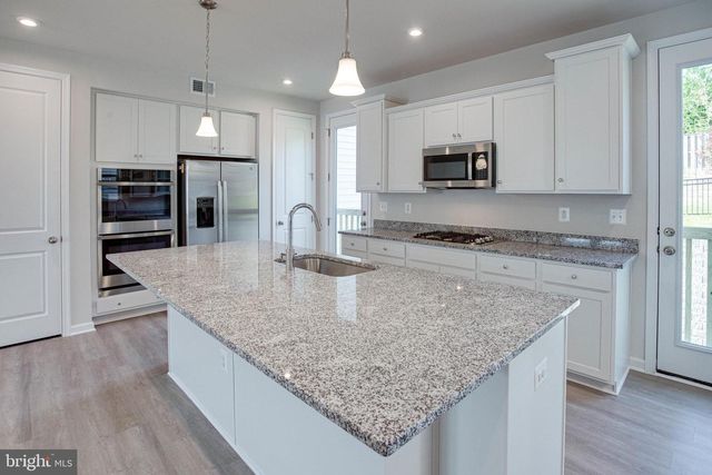 18297 SUMMIT POINTE DR, Triangle, VA 22172