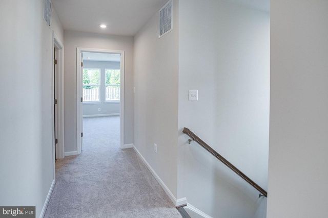 18297 SUMMIT POINTE DR, Triangle, VA 22172