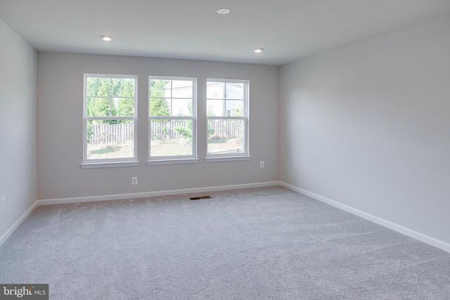 18297 SUMMIT POINTE DR, Triangle, VA 22172