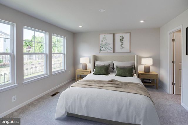 18297 SUMMIT POINTE DR, Triangle, VA 22172