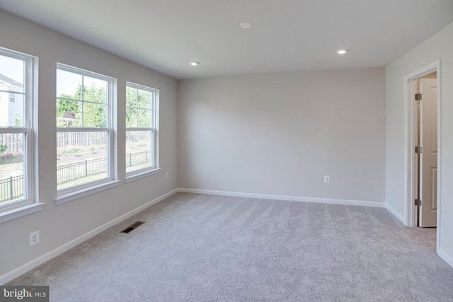 18297 SUMMIT POINTE DR, Triangle, VA 22172