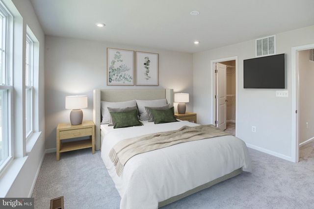 18297 SUMMIT POINTE DR, Triangle, VA 22172