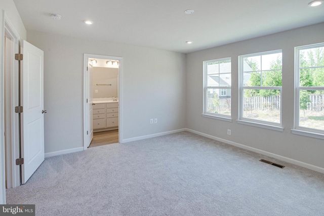 18297 SUMMIT POINTE DR, Triangle, VA 22172
