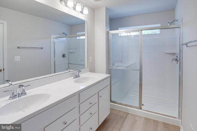 18297 SUMMIT POINTE DR, Triangle, VA 22172