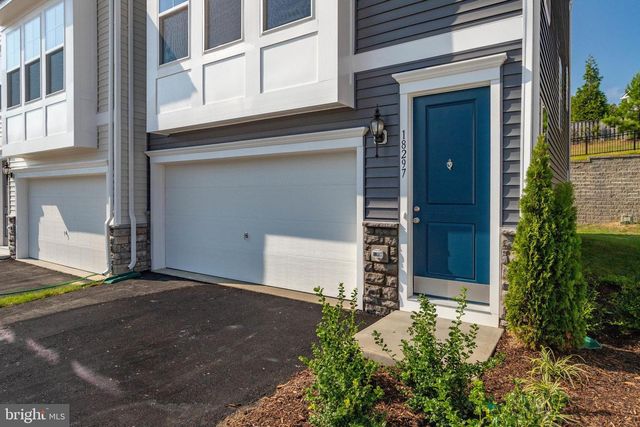 18297 SUMMIT POINTE DR, Triangle, VA 22172