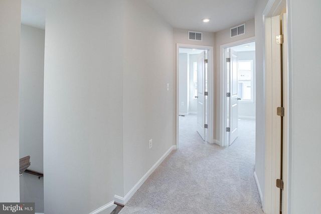 18297 SUMMIT POINTE DR, Triangle, VA 22172