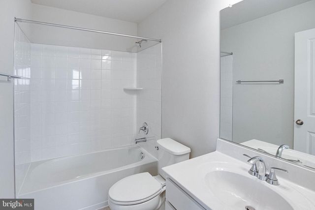 18297 SUMMIT POINTE DR, Triangle, VA 22172
