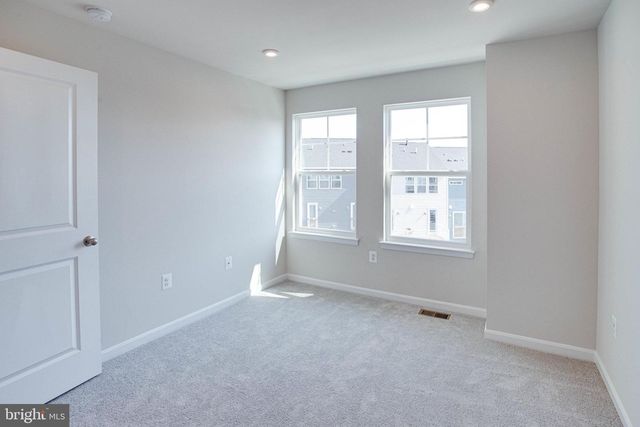 18297 SUMMIT POINTE DR, Triangle, VA 22172