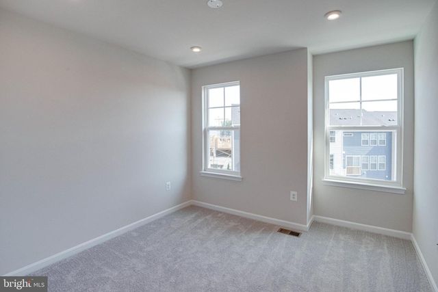 18297 SUMMIT POINTE DR, Triangle, VA 22172