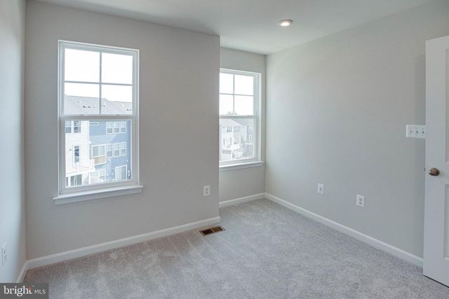 18297 SUMMIT POINTE DR, Triangle, VA 22172