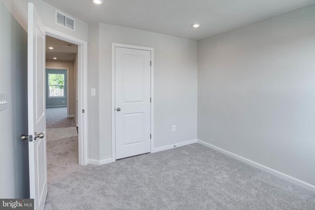 18297 SUMMIT POINTE DR, Triangle, VA 22172