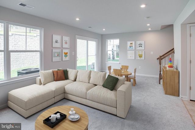 18297 SUMMIT POINTE DR, Triangle, VA 22172
