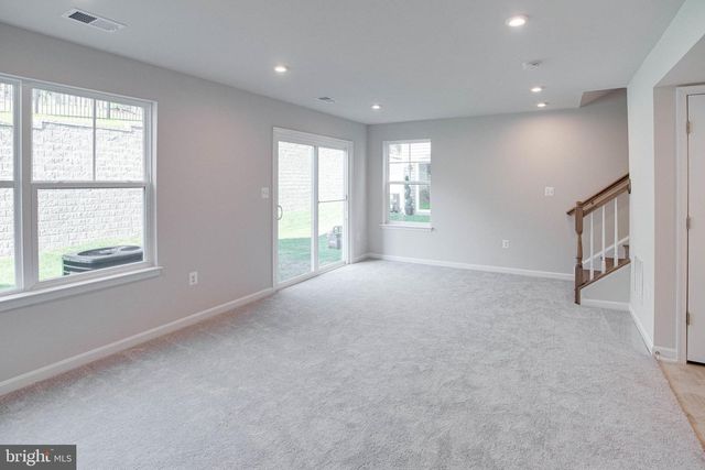 18297 SUMMIT POINTE DR, Triangle, VA 22172