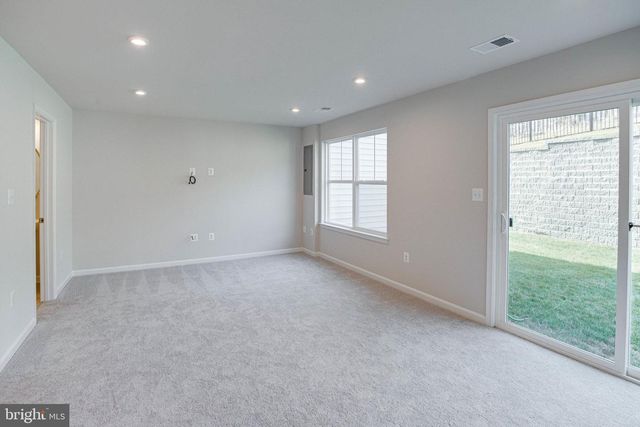 18297 SUMMIT POINTE DR, Triangle, VA 22172