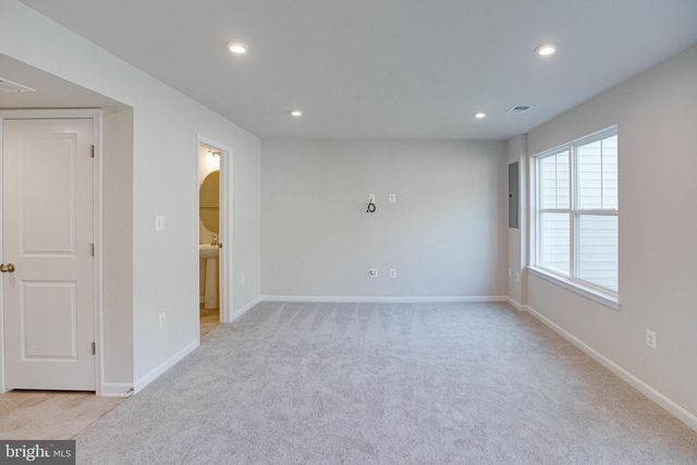 18297 SUMMIT POINTE DR, Triangle, VA 22172