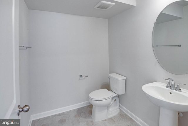 18297 SUMMIT POINTE DR, Triangle, VA 22172