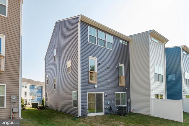 18297 SUMMIT POINTE DR, Triangle, VA 22172
